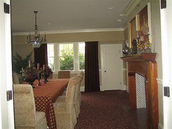 Crown Mansion Boutique & Hotel