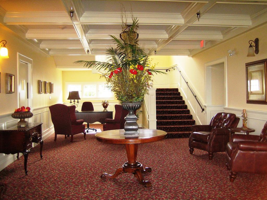 Crown Mansion Boutique &