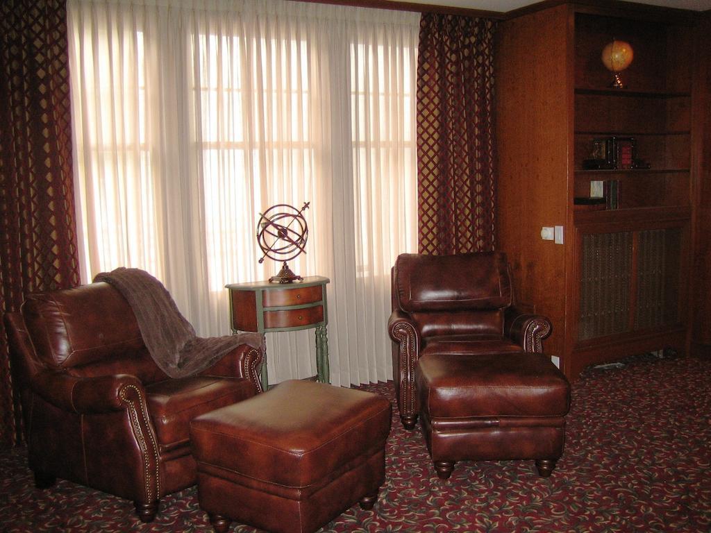 Hotel Crown Mansion Boutique & 5*