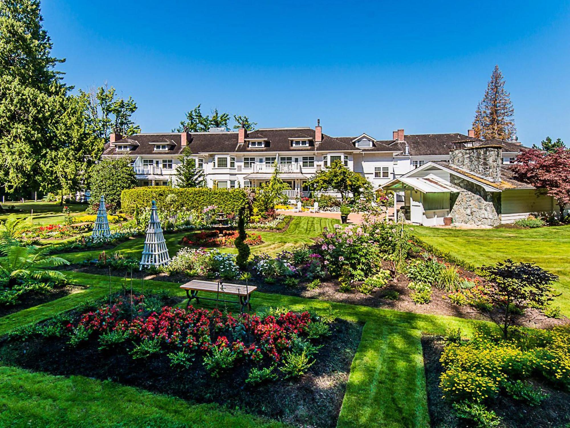 Crown Mansion Boutique &