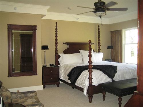Crown Mansion Boutique &