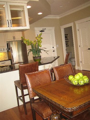 Crown Mansion Boutique & Hotel Qualicum Beach