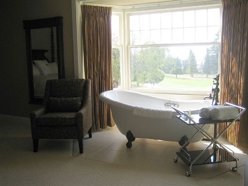 Crown Mansion Boutique &